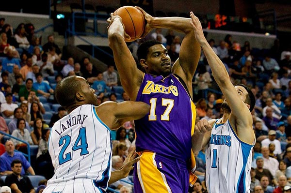 Los Angeles Lakers center Andrew Bynum