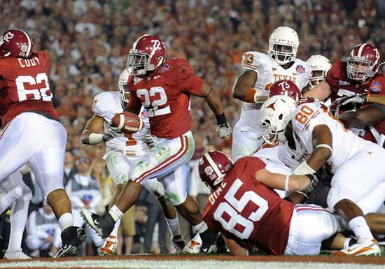 Alabama RB Mark Ingram scores on a 2-yard touchdown run