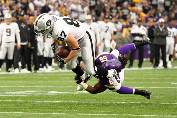 Oakland Raiders tight end Kevin Boss